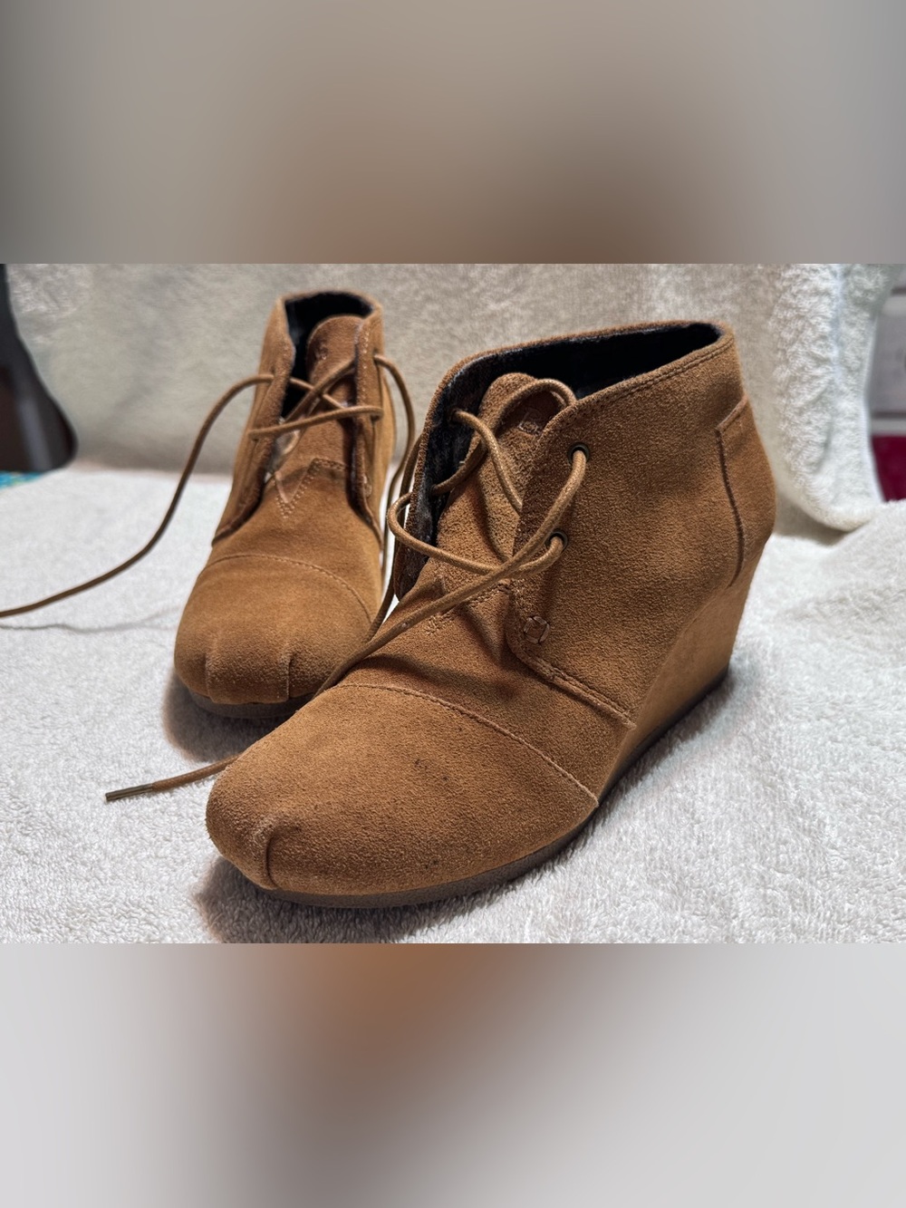 Skechers Bob’s Women’s Tan Suede Lace-Up Wedge Booties